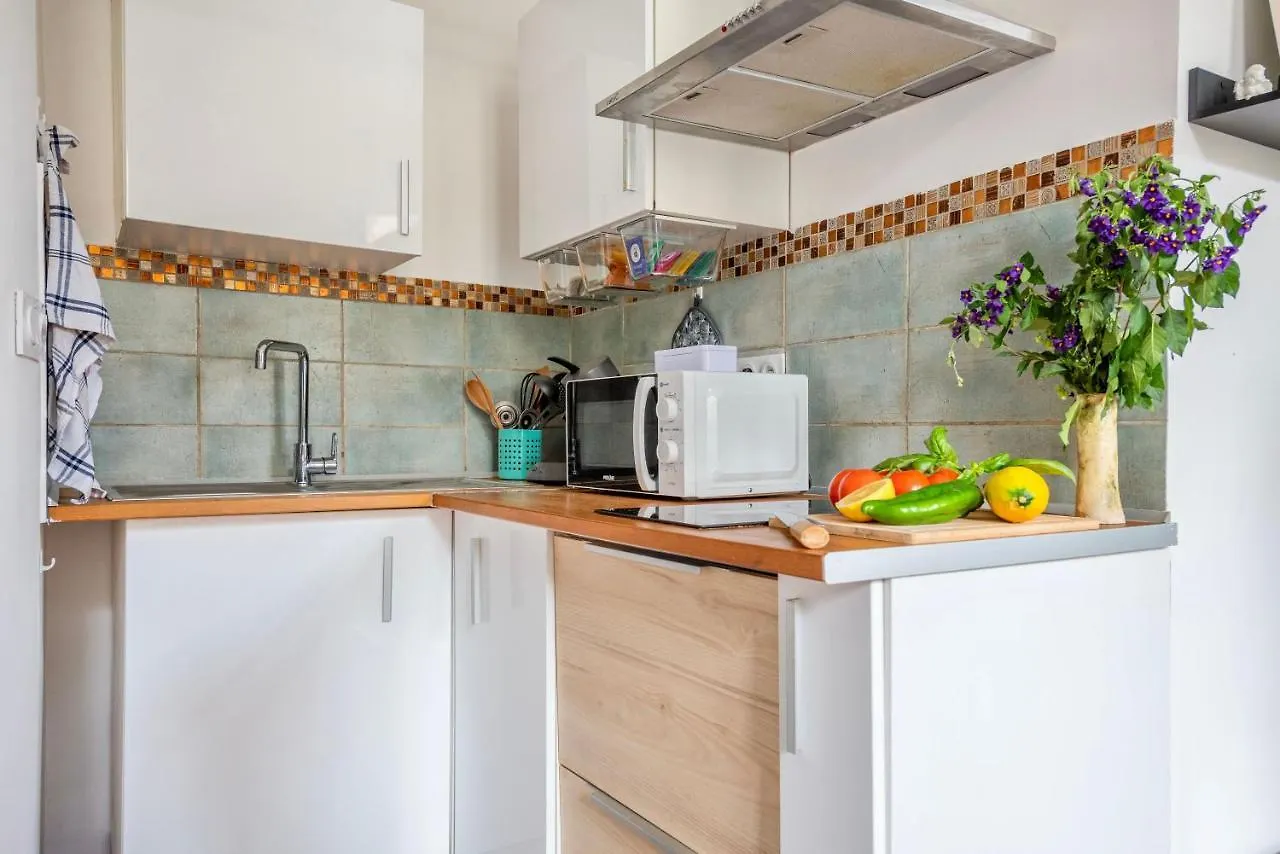 Apartment Bao Location: Central Couple's Retreat with Pet-Friendly Charm La Seyne-sur-Mer France