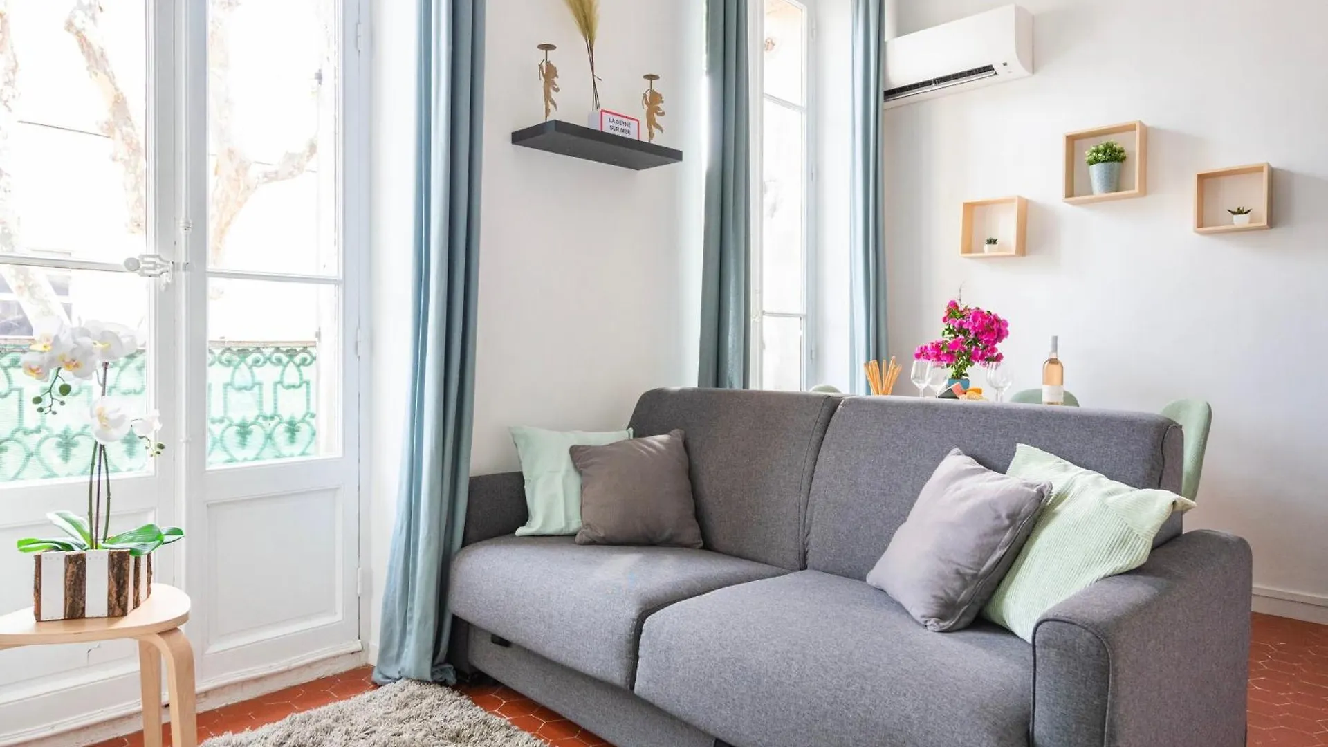 Bao Location: Central Couple's Retreat with Pet-Friendly Charm La Seyne-sur-Mer France
